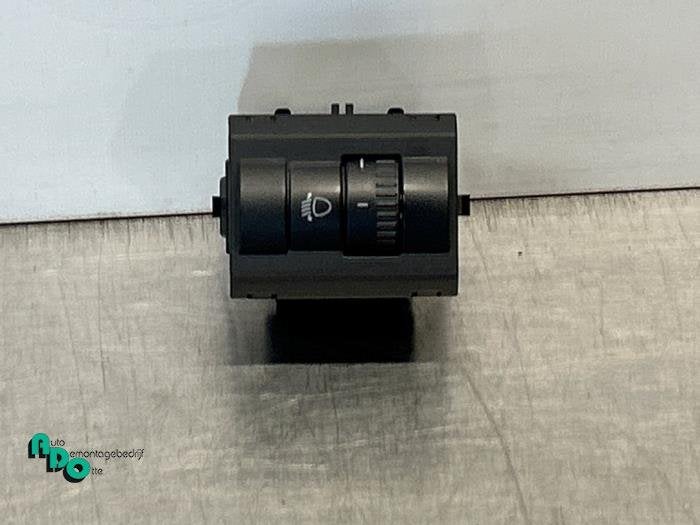 Commutateur phare hauteur réglable d'un Skoda Fabia (Fabia, -, 3 mois de garantie, Utilisé, Skoda
