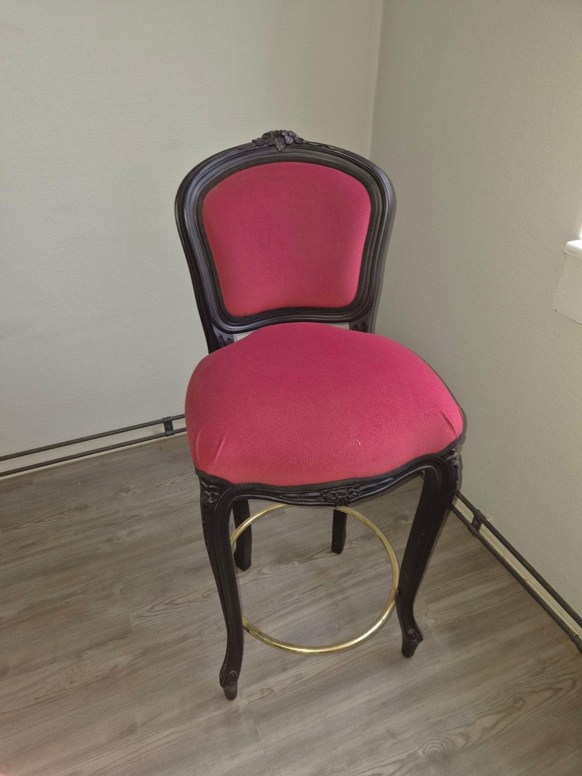 barkruk rood met goud, Enlèvement