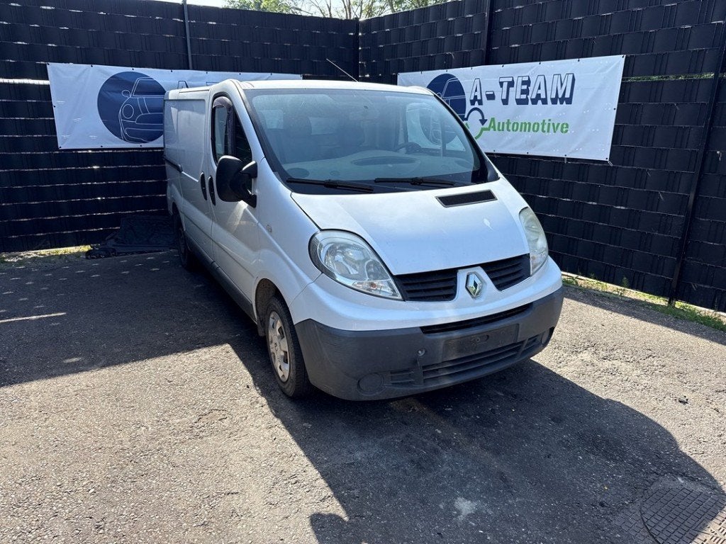 PARE-CHOCS AVANT Renault Trafic New (FL) (01-2001/06-2014), Pare-chocs, Renault, Utilisé, Peter-Huppertz-Straße 5
51063  Köln, DE