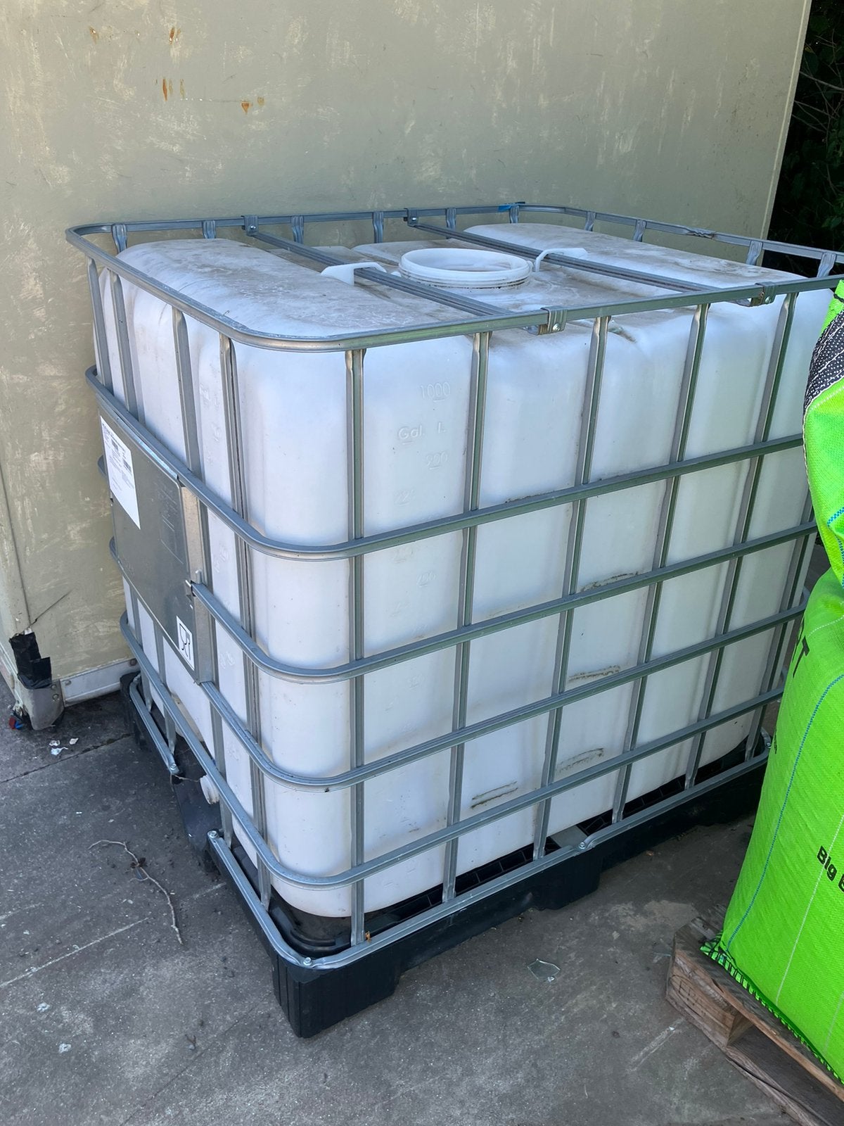 Water vat 1000 liter.  50 euro, Tuin en Terras, Regentonnen, Ophalen of Verzenden, Zo goed als nieuw