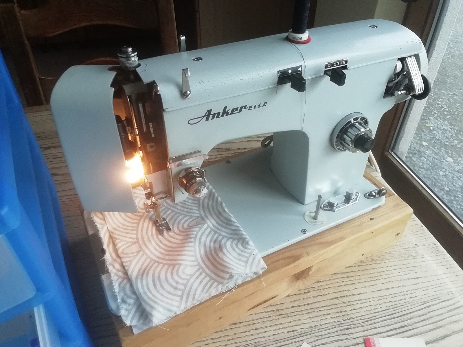 Naaimachine anker, Ophalen, Naaimachine