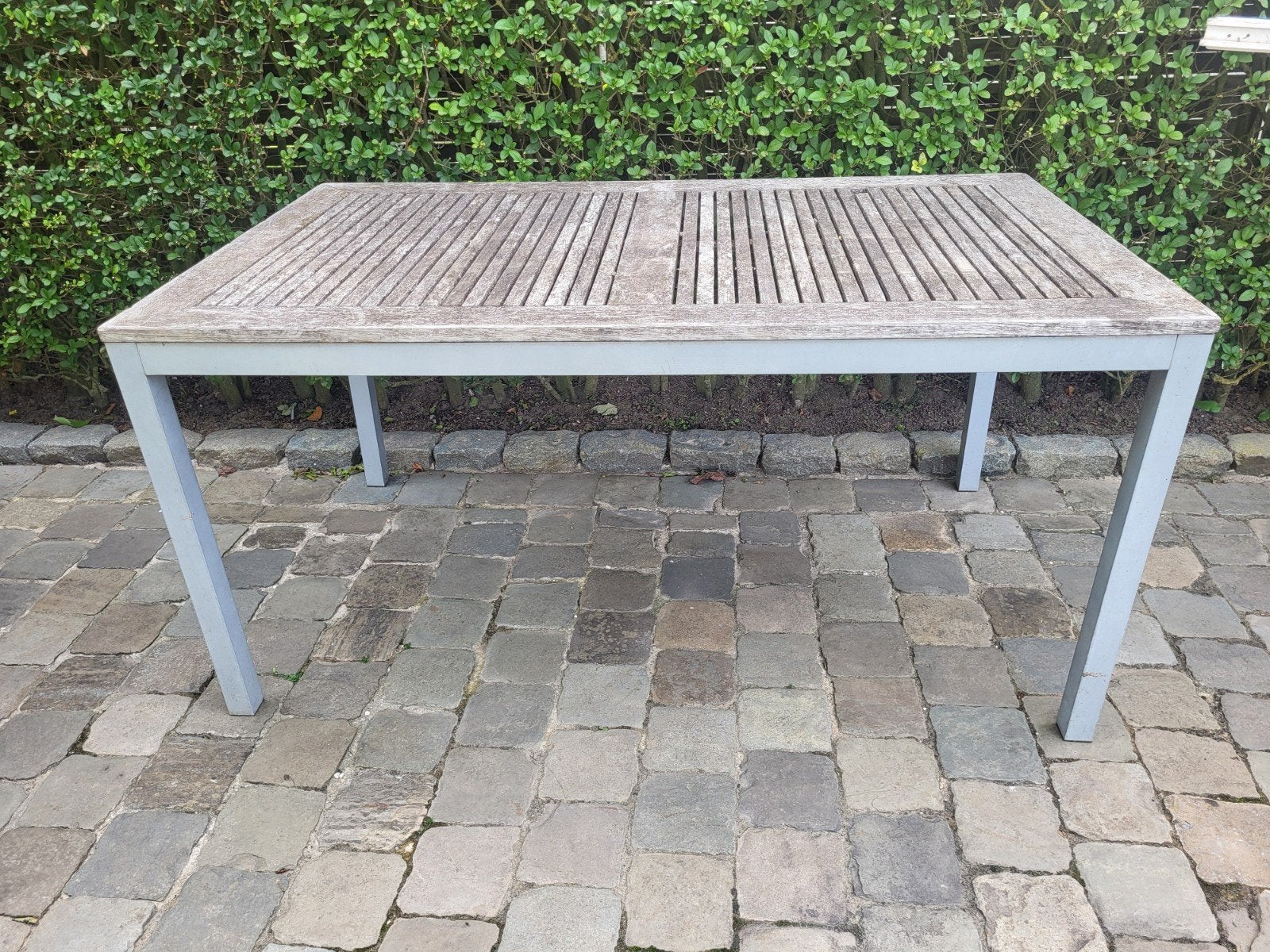 Mooie teaktafel 150cm x 90cm x 75cm

1 klein stukje lat kapo, Enlèvement
