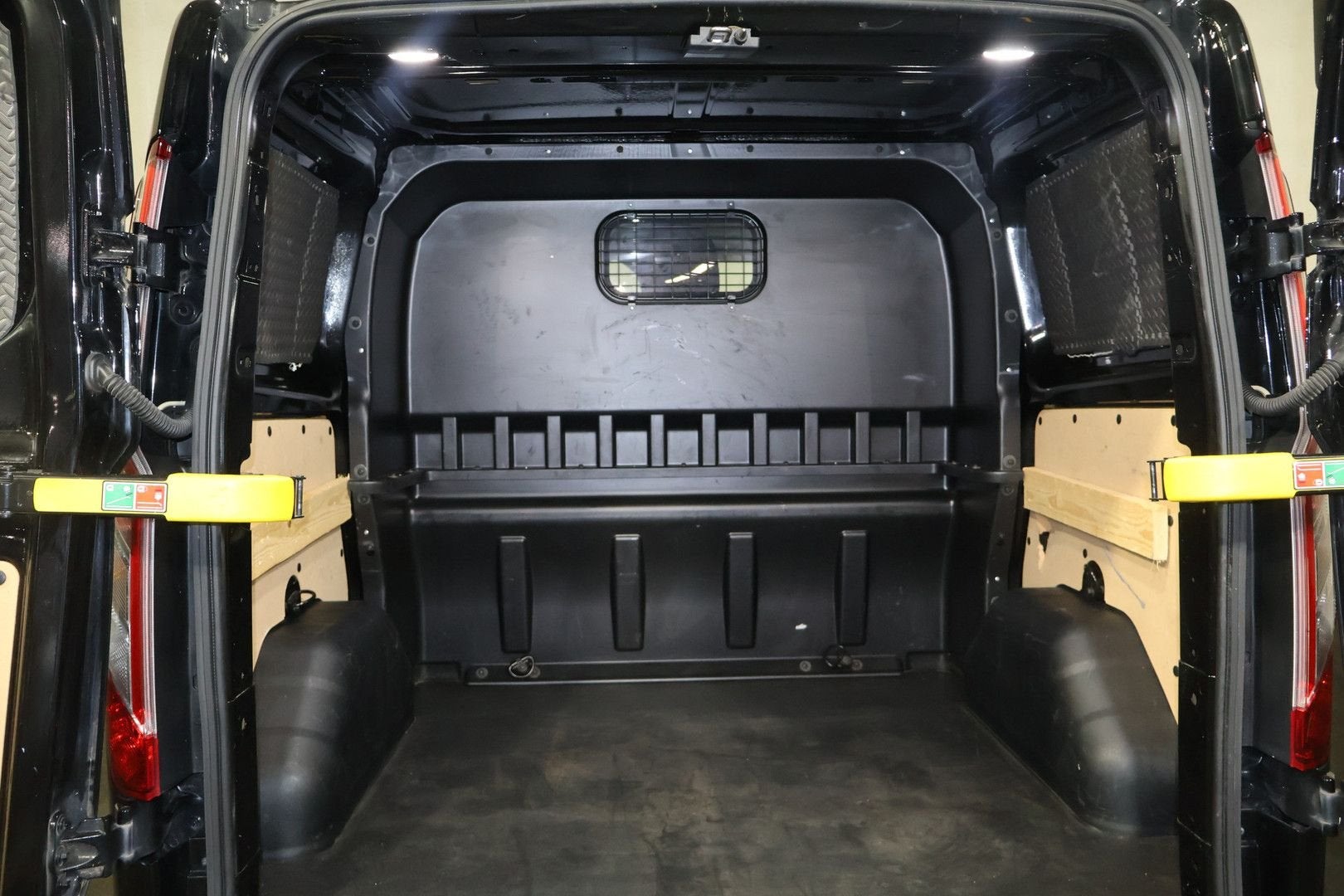 Ford Transit Custom 2.0 TDCI L1 H1 MS-RT, Auto's, Automaat, Zwart, Diesel, Ford