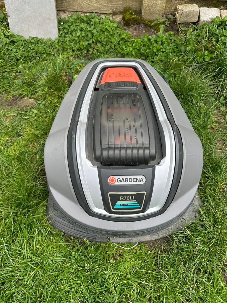 Robot tondeuse Gardena r70li + base, Enlèvement, Comme neuf