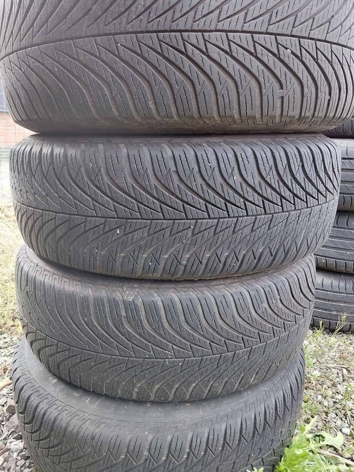 4x winterbanden op stalen velgen (2 goed, 2 versleten), Auto-onderdelen, Ophalen, Gebruikt, 15 inch, Banden en Velgen