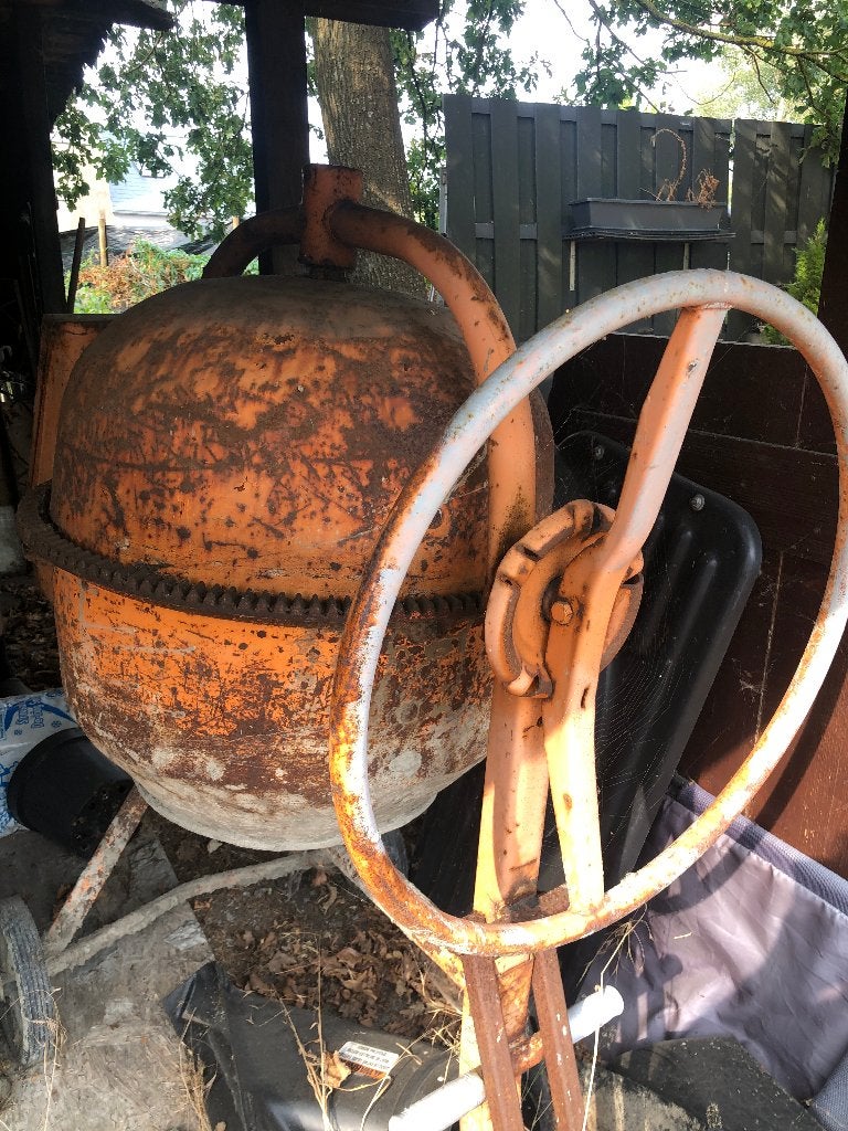 vieille bétonneuse qui fonctionne, Enlèvement, Utilisé