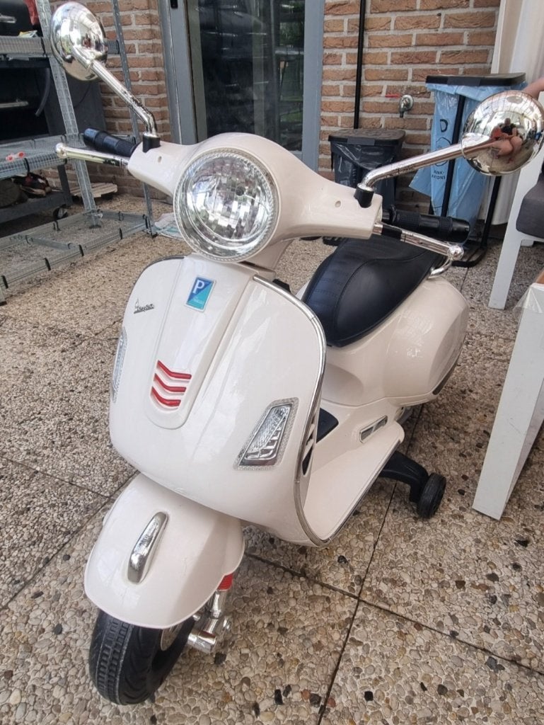 Elektrische Vespa Scooter Wit voor kinderen van 3-6 jaar, Kinderen en Baby's, Zo goed als nieuw