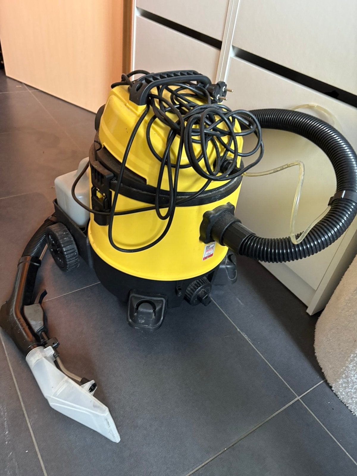Shampouineuse, Bricolage & Construction, Matériel de nettoyage, Enlèvement, Utilisé