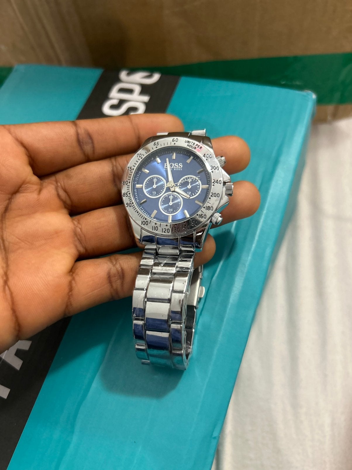 HUGO BOSS, Bijoux, Sacs & Beauté, Montres | Enfants, Enlèvement ou Envoi, Neuf