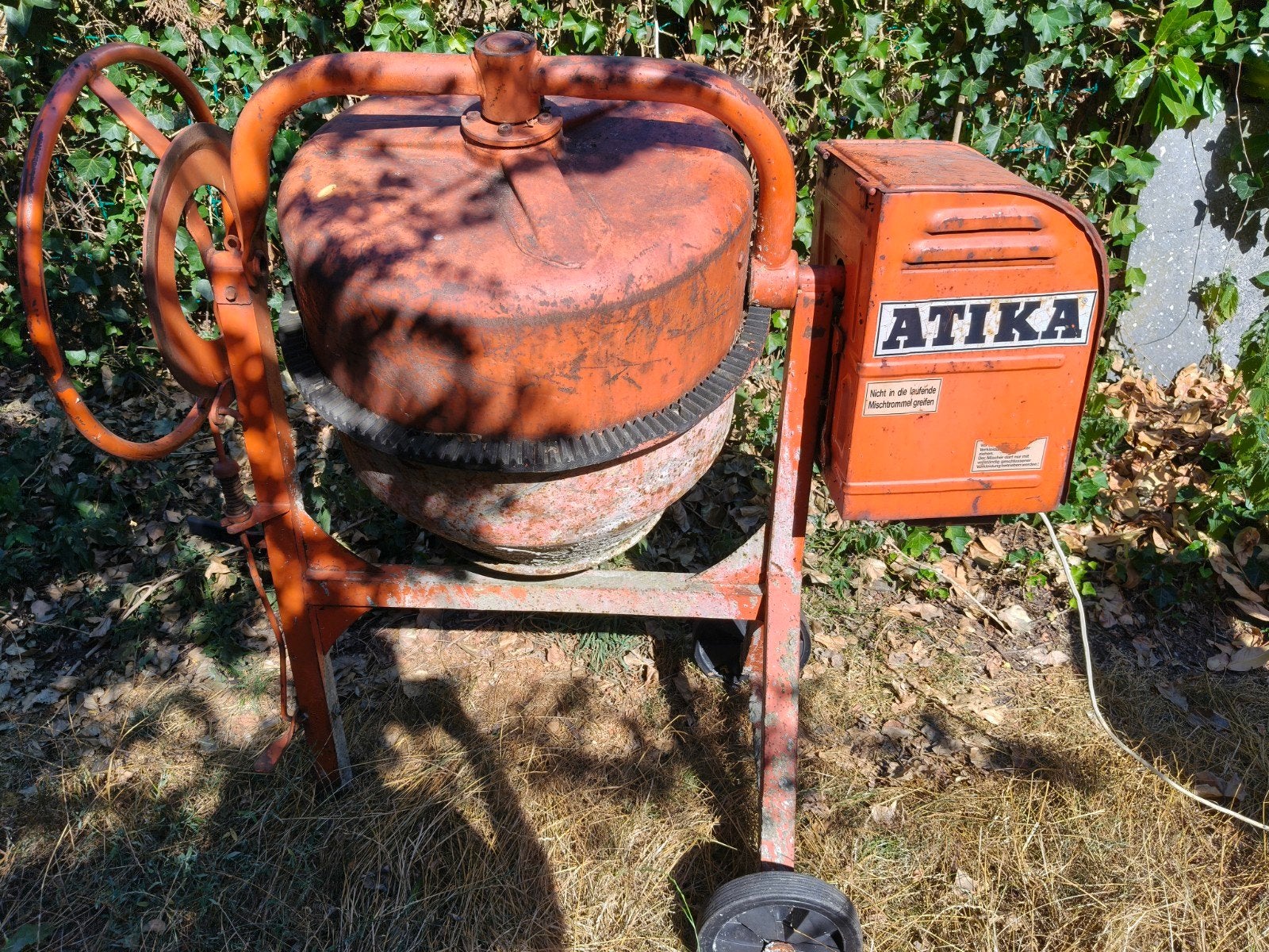 Atika 145 liter betonmolen, Ophalen