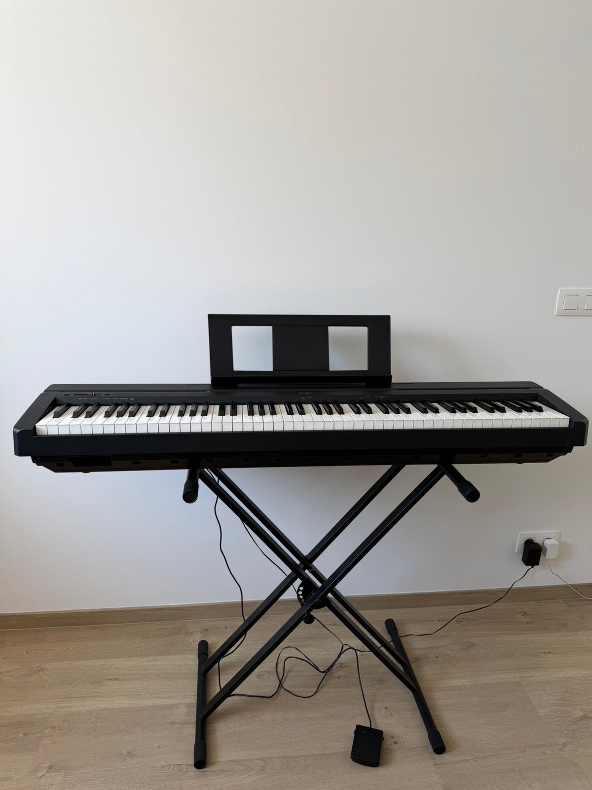 Piano numérique Yamaha P-45 Excellent état – support, pédale, Musique & Instruments, Claviers, Enlèvement, Comme neuf, 88 touches