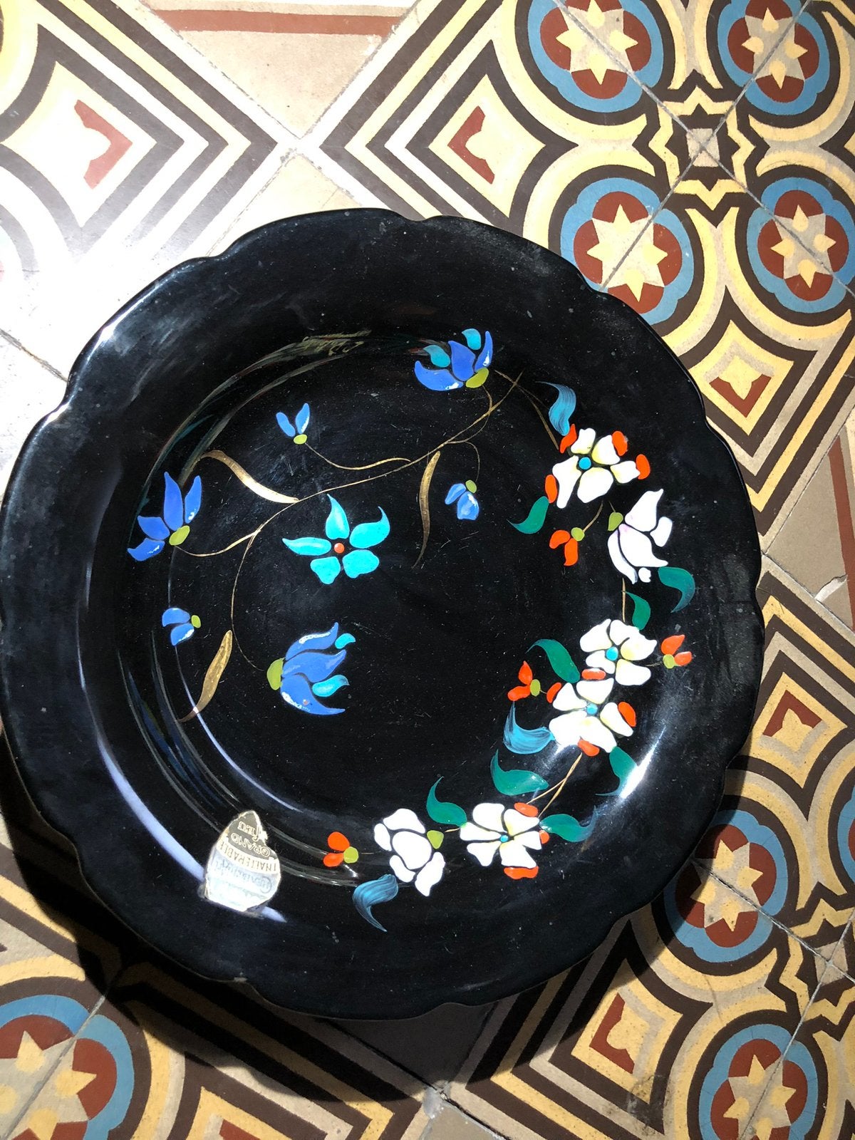 Émaux de Longwy, ornée d'un décor floral peint à la main, Enlèvement ou Envoi