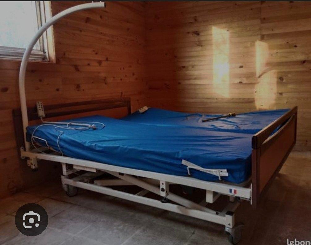 Lit medical deux personnes  (livraison possible), Enlèvement ou Envoi, Utilisé