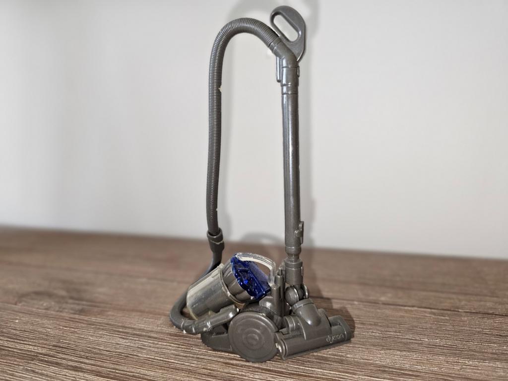 Dyson Schaalmodel 1/7 - type DC26, Hobby en Vrije tijd, Overige Hobby en Vrije tijd, Ophalen