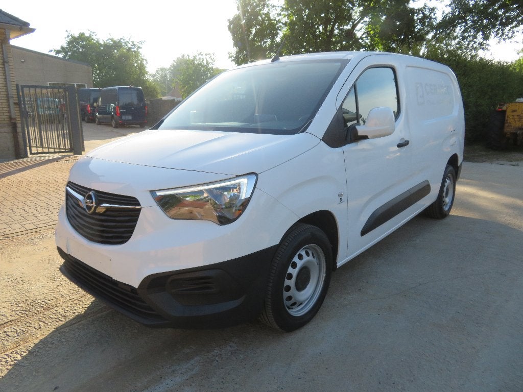 Opel Combo 1.5 Turbo - L2H1 - 2021 - 119.497km - €6d, Voorwielaandrijving, Stof, 4 cilinders, Wit