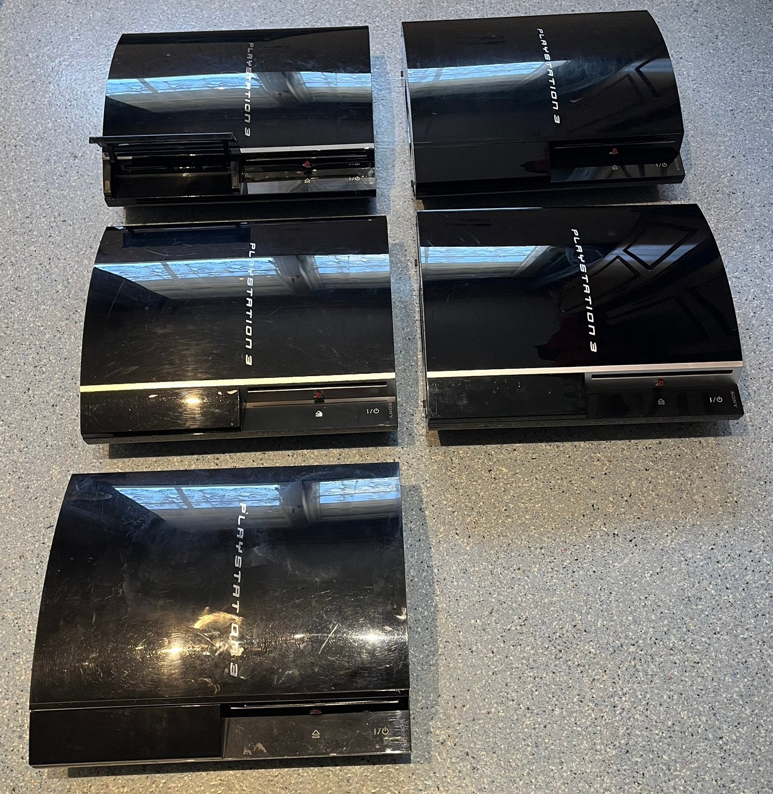 5 PlayStation 3 HS à vendre – Dont une 60 Go rétrocompatible, Consoles de jeu & Jeux vidéo, Jeux | Sony PlayStation 3, Utilisé