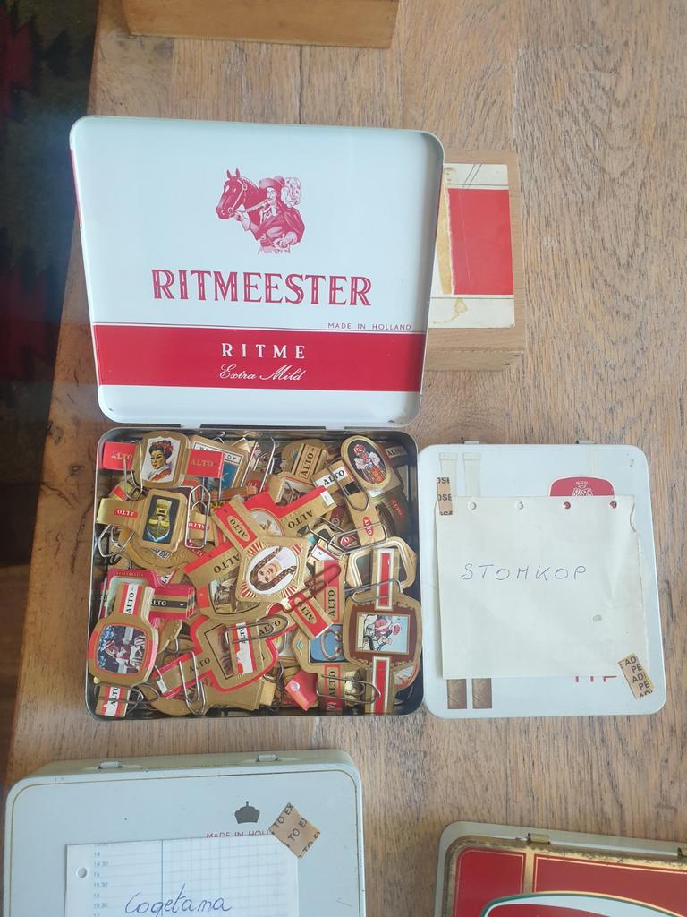 Grote sigarenbandjes lot – 2 albums + doosjes, Verzamelen, Ophalen, Gebruikt, Sigarenbandjes