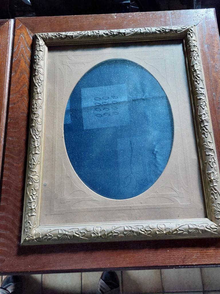 Antieke fotokaders, Ophalen