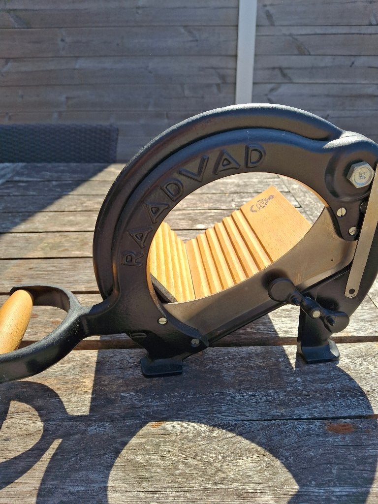 Deense broodsnijder, Ophalen