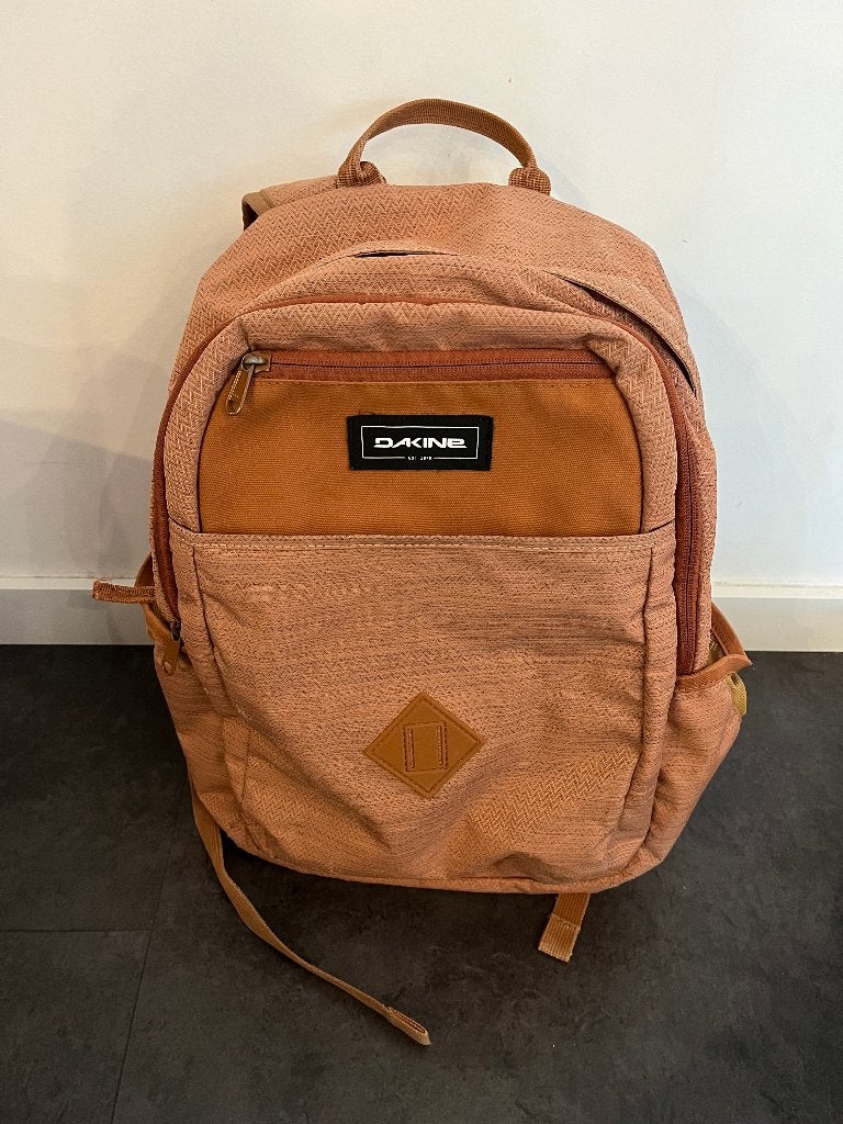Sac à dos Dakine 26L Cantaloupe avec compartiment ordinateur, 40 à 50 cm, Enlèvement ou Envoi, Autres couleurs, 30 à 40 cm