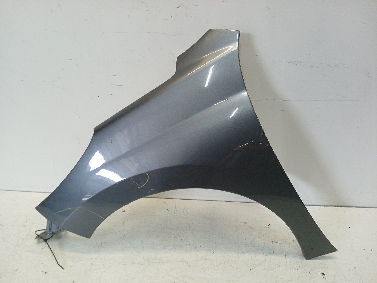 Spatbord links voor Peugeot 207, Auto-onderdelen, Onderdelen@venauto.nl, Van der Ven Autorecycling B.V., Gebruikt, Ettenseweg 76, 4706 PB Roosendaal, The Netherlands
