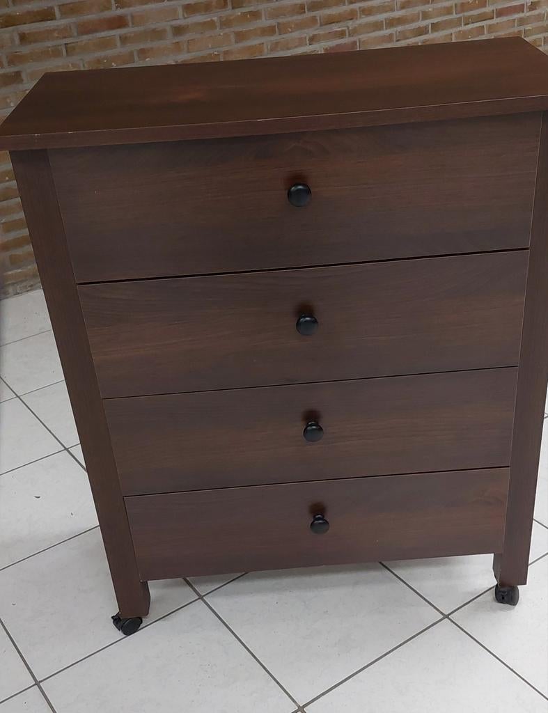 Commode sur roulettes, Enlèvement