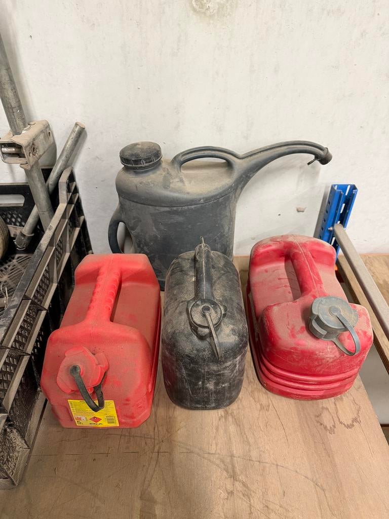 Benzine bidons, Ophalen, Zo goed als nieuw