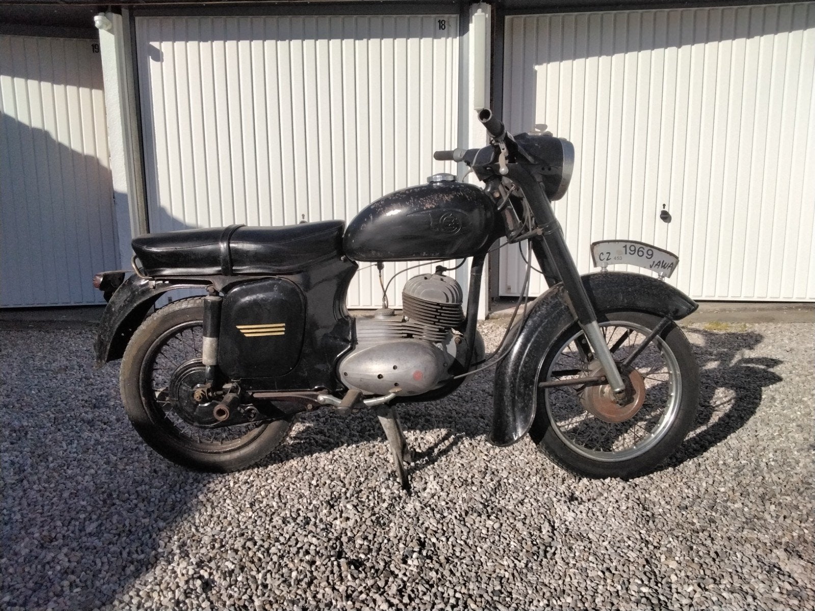 jawa 125cc, Motos