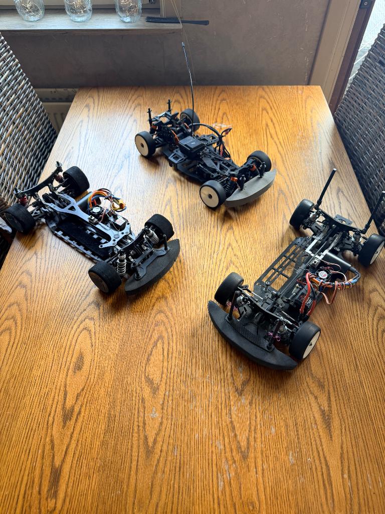 3 rc 1/10 race wagens, Gebruikt, Schaal 1:10, Auto onroad, Ophalen