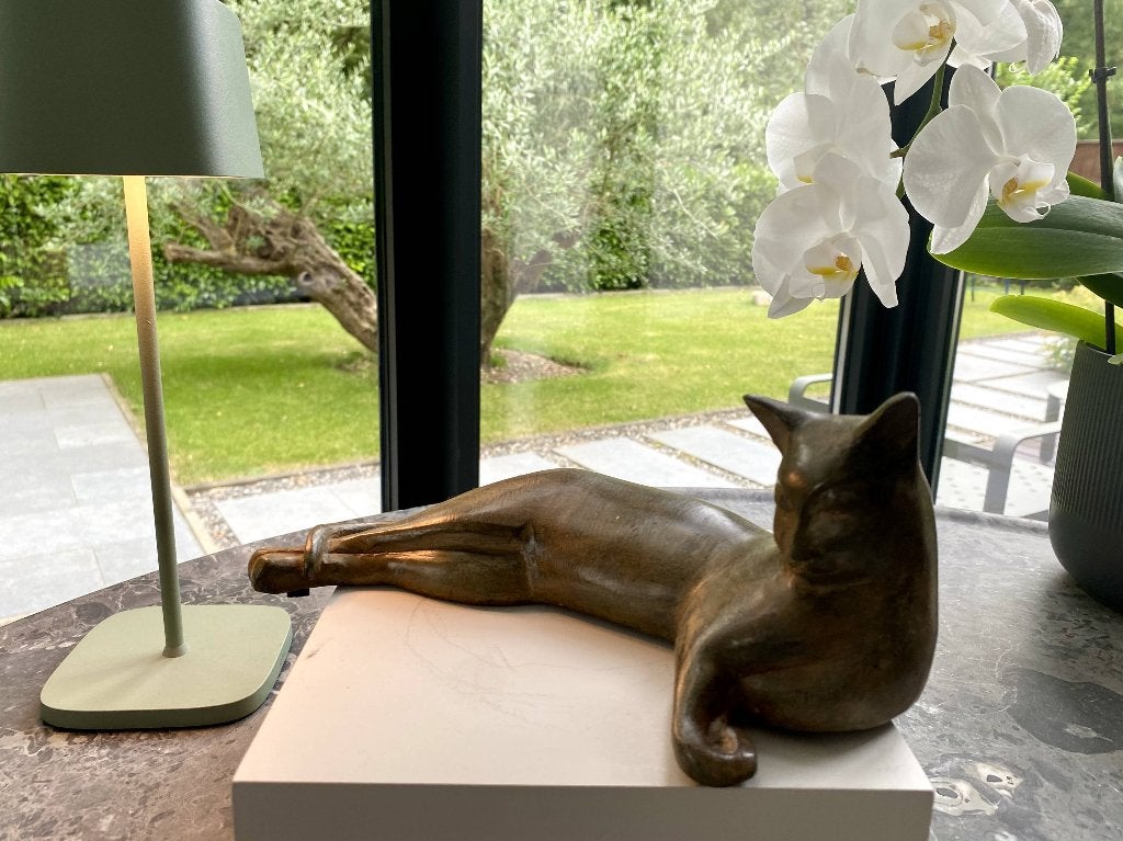 Chat Allongé Art Déco 1940 en bronze signature Pierre Chenet, Enlèvement ou Envoi, Bronze