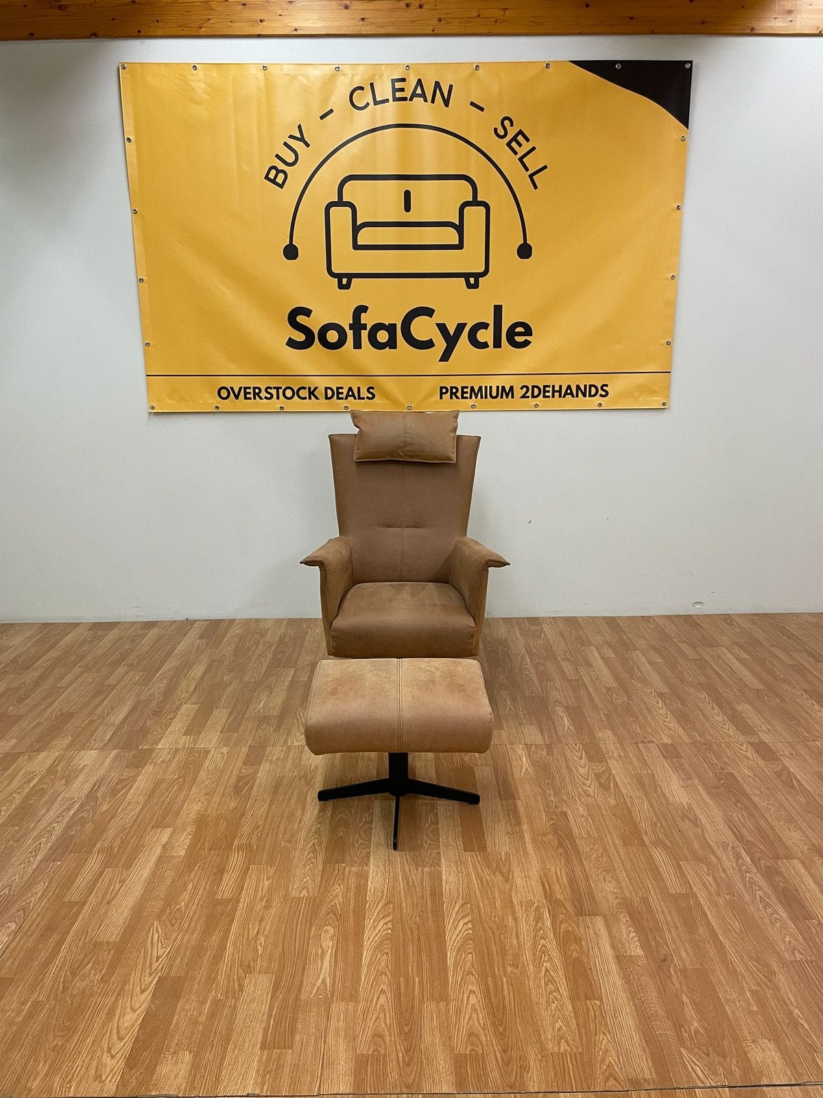 Cognac H&H fauteuil met voetbankje / SofaCycle, Huis en Inrichting, Ophalen of Verzenden, Zo goed als nieuw, SofaCycle, Info@sofacycle.be