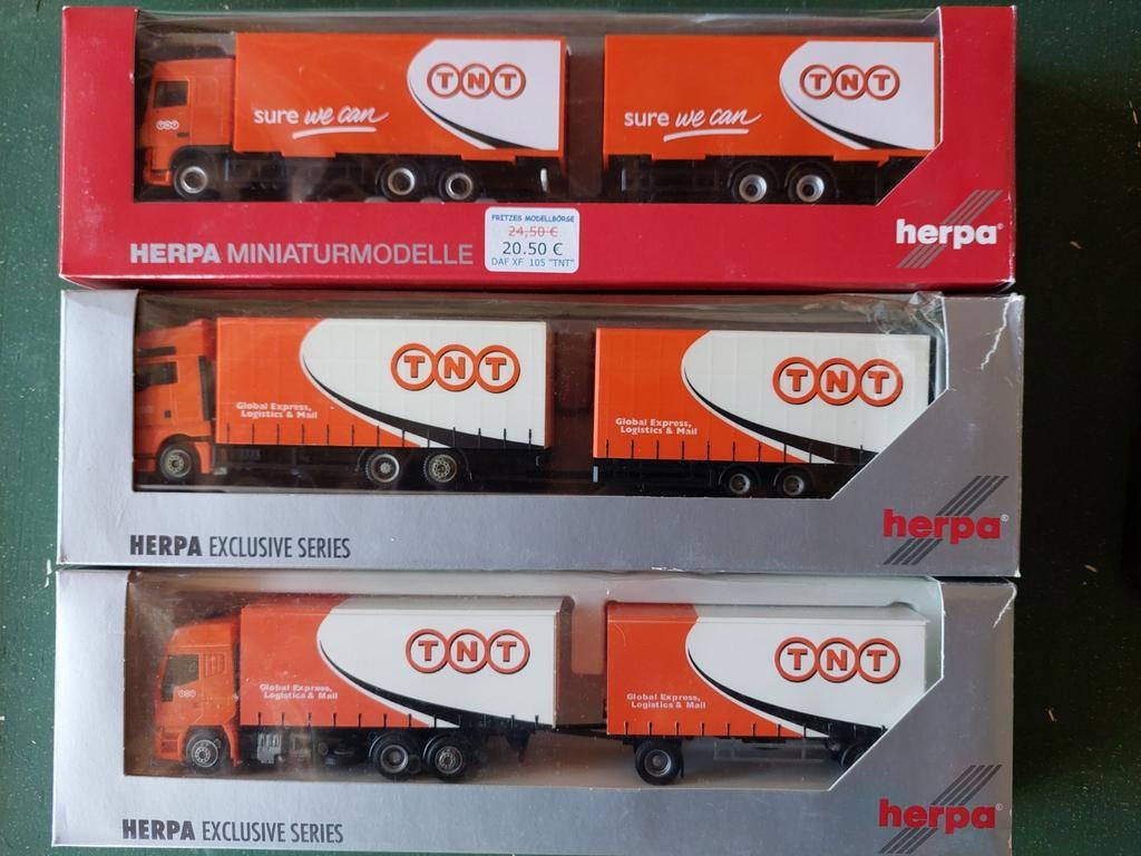 Camions Iveco Herpa H0 3 x TNT Daf Man 1/87, Collections, Articles de Sport & Football, Enlèvement ou Envoi