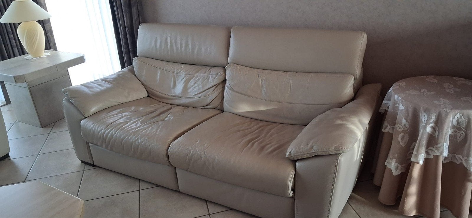 Lederen salon 1x 2zit 1x3 zit elektrisch verstelbaar relax, Huis en Inrichting, Zetels | Complete zithoeken, Ophalen