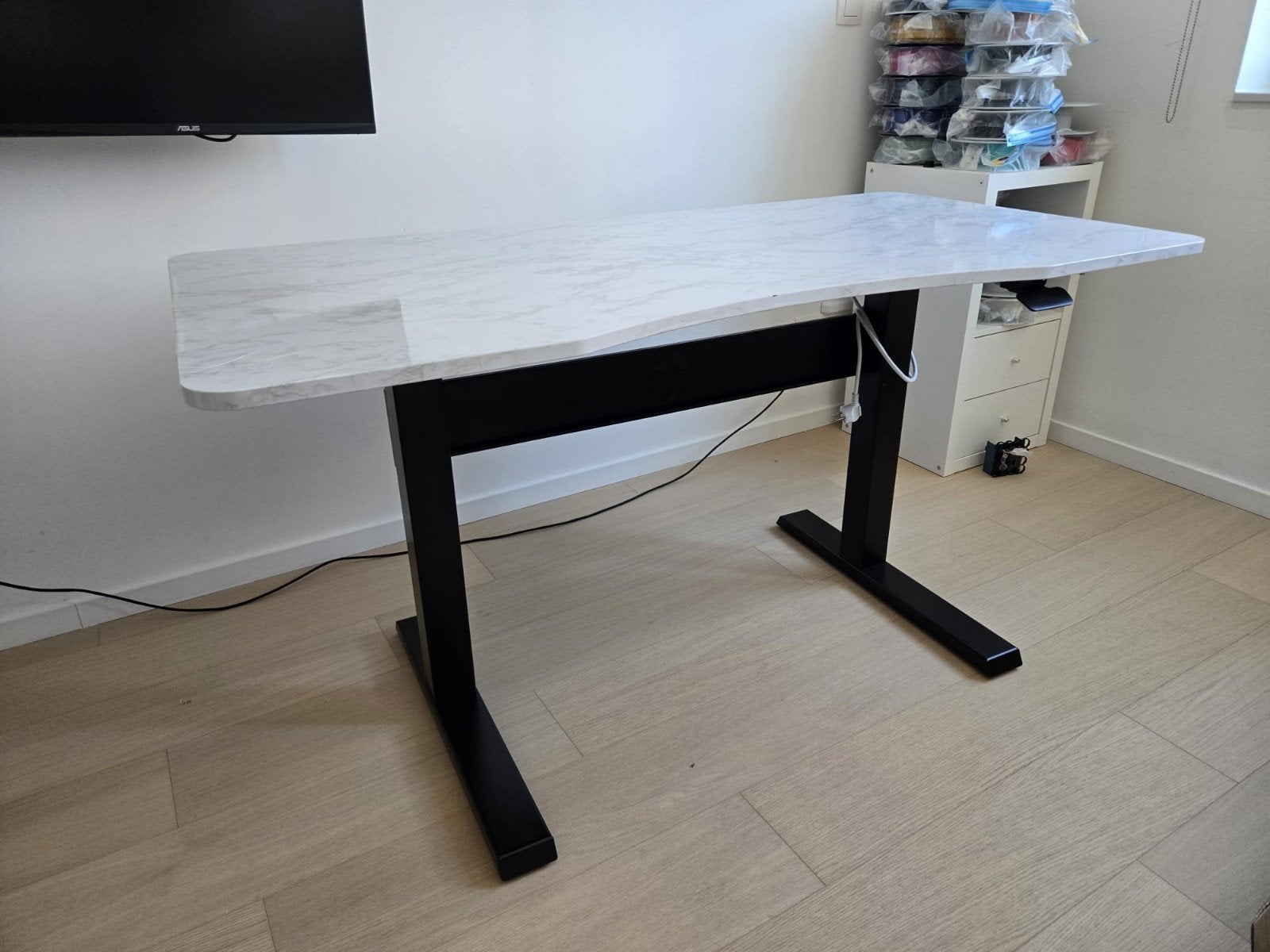 Hoogteverstelbare bureau 145x73cm, Werkplek, Ophalen, Gebruikt, Bureau