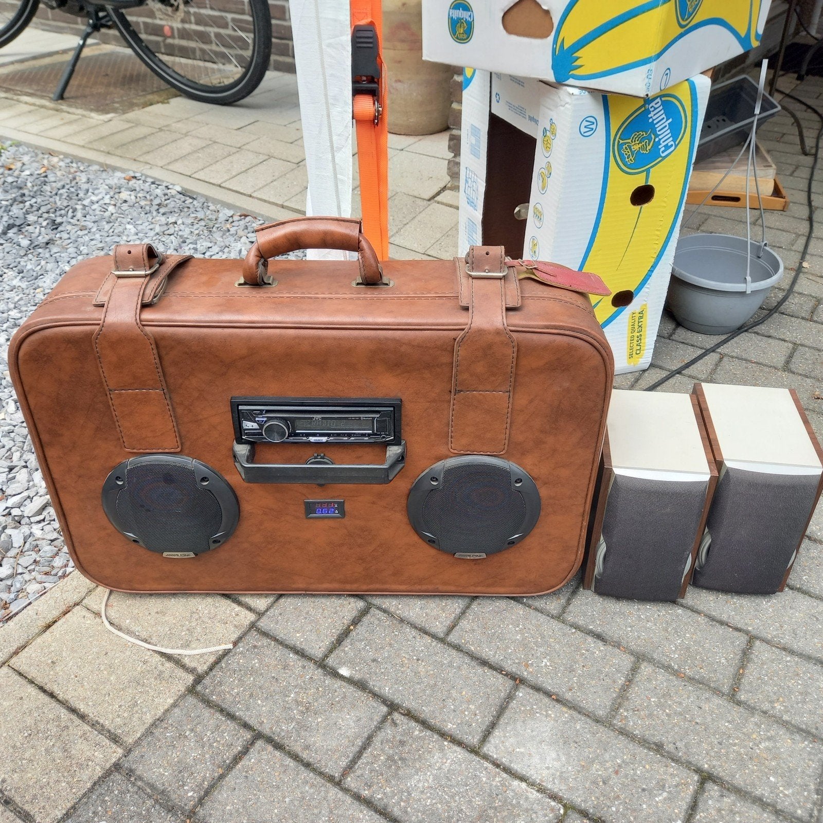 Autoradio JVC dans un boîtier rétro, Enlèvement
