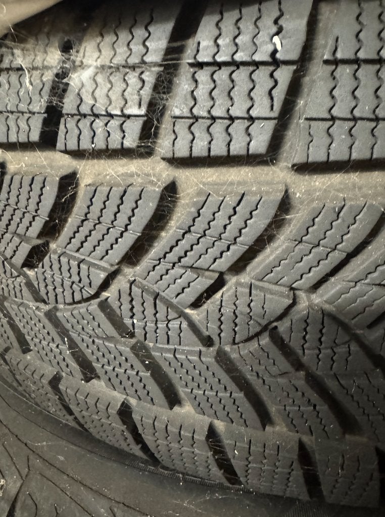Pneus d'hiver Goodyear UltraGrip Performance 235/60 R17, Pneus hiver, Enlèvement, Véhicule tout-terrain, Pneu(s)