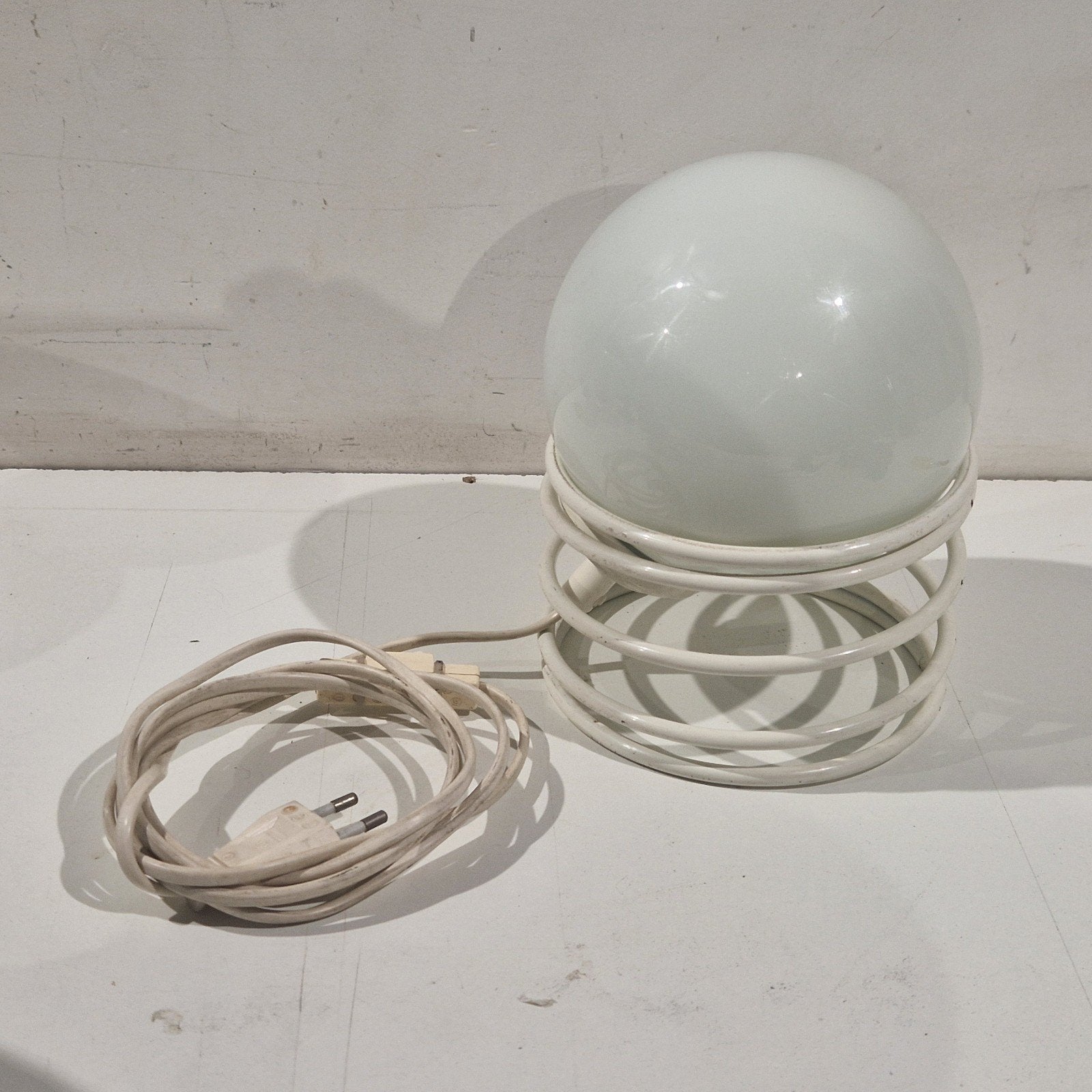 Jaren 70 -80 spiraallamp, veerlamp , naar Ingo Maurer, Antiek en Kunst, Ophalen of Verzenden, 20 cm, Lamp