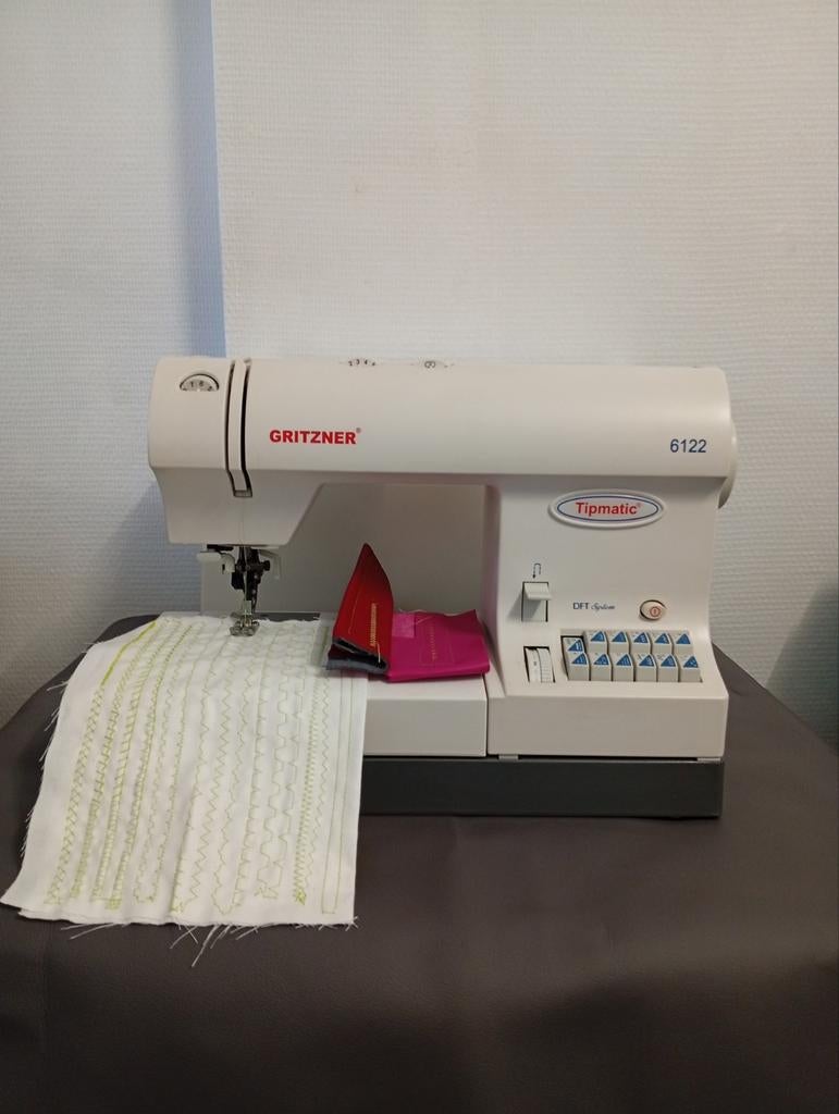 Machine à coudre GRITZNER Tipmatic 6122 – révisée, état parf, Hobby & Loisirs créatifs, Machines à coudre & Accessoires, Machine à coudre