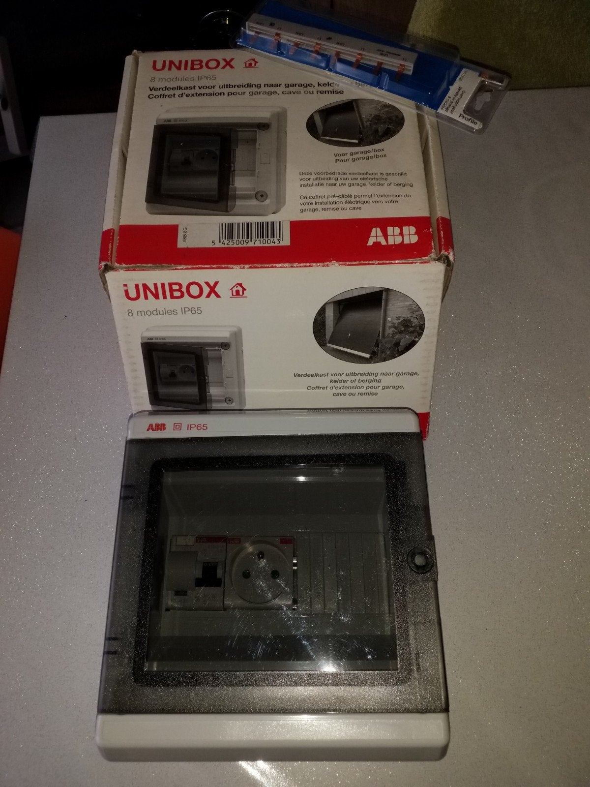 Coffret unibox 8 modules ip 65 differenciel et prise, Ophalen