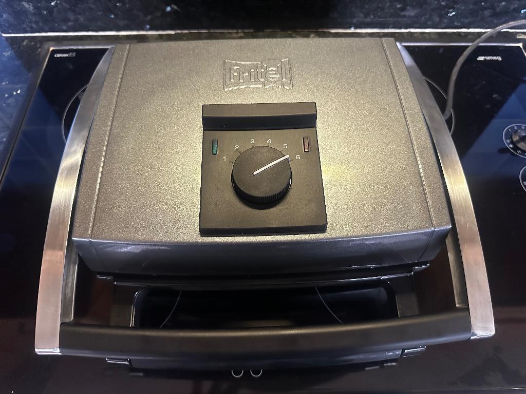 Fritel combi: wafelijzer + grill, Ophalen, Vaatwasmachinebestendig, Zo goed als nieuw, Tafelgrill