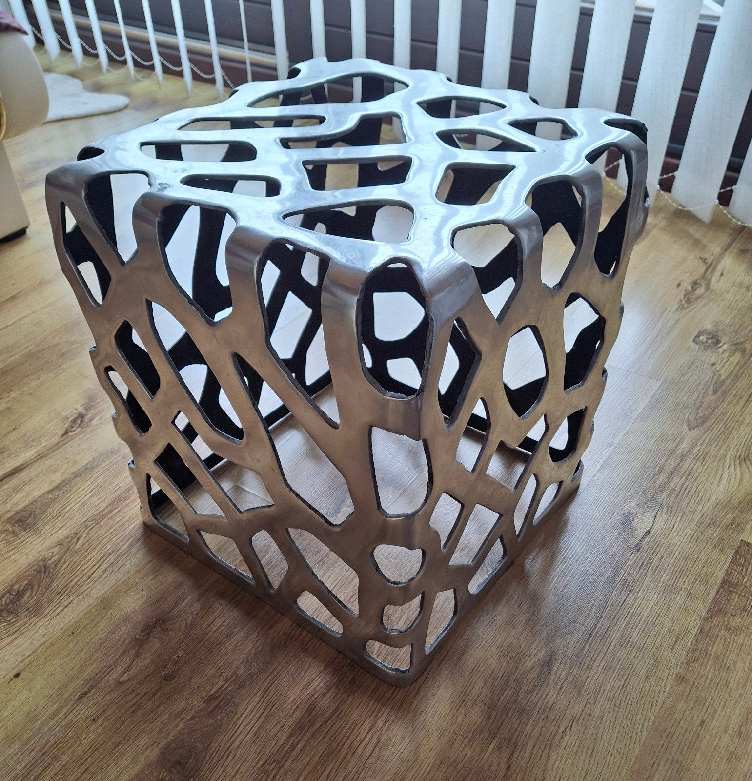 Design bijzettafel (hocker) in zilverkleur van metaal, Huis en Inrichting, Tafels | Bijzettafels, Ophalen