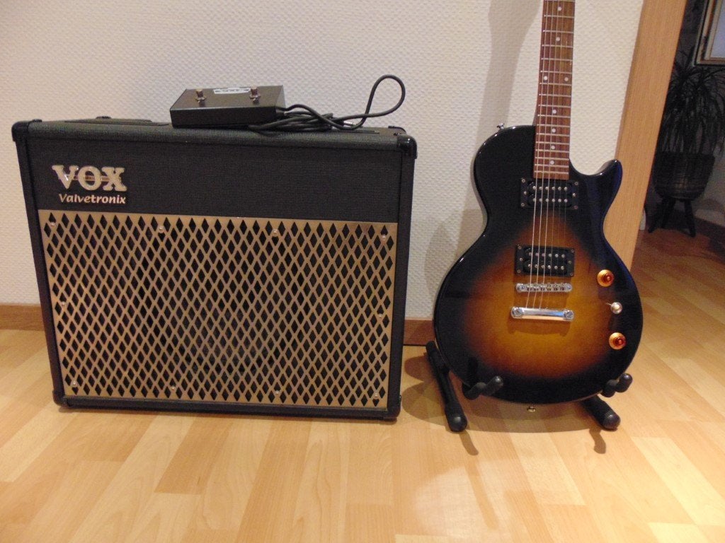 Gitaar Les Paul Epiphone + Vox AD50VT Valvetronix lamp AMP ., Muziek en Instrumenten, Snaarinstrumenten | Gitaren | Elektrisch