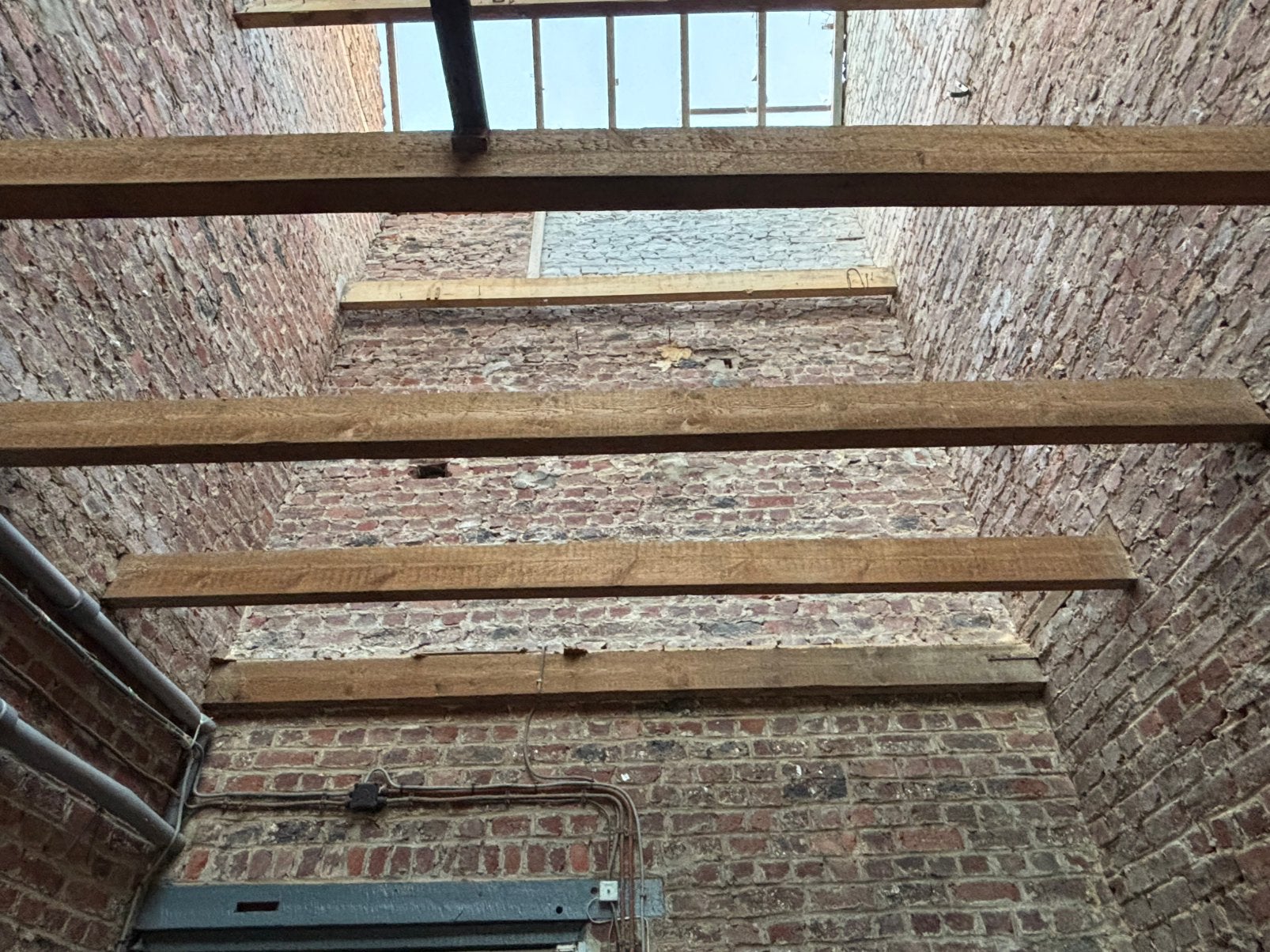 Houten balken 5 euro per balk, Bois dur, Comme neuf, Enlèvement, 250 cm ou plus