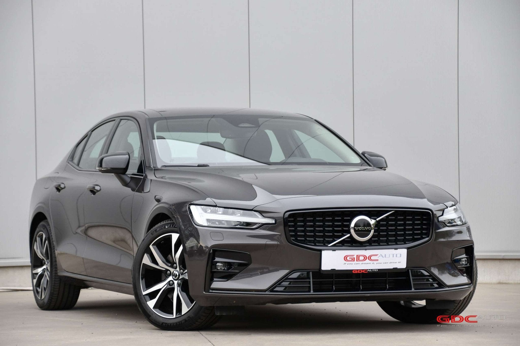 Volvo S60 B4 l Plus Bright l Comfortzetels l Zetelverwarming, Autos, Cuir, Argent ou Gris, 139 g/km, Entreprise