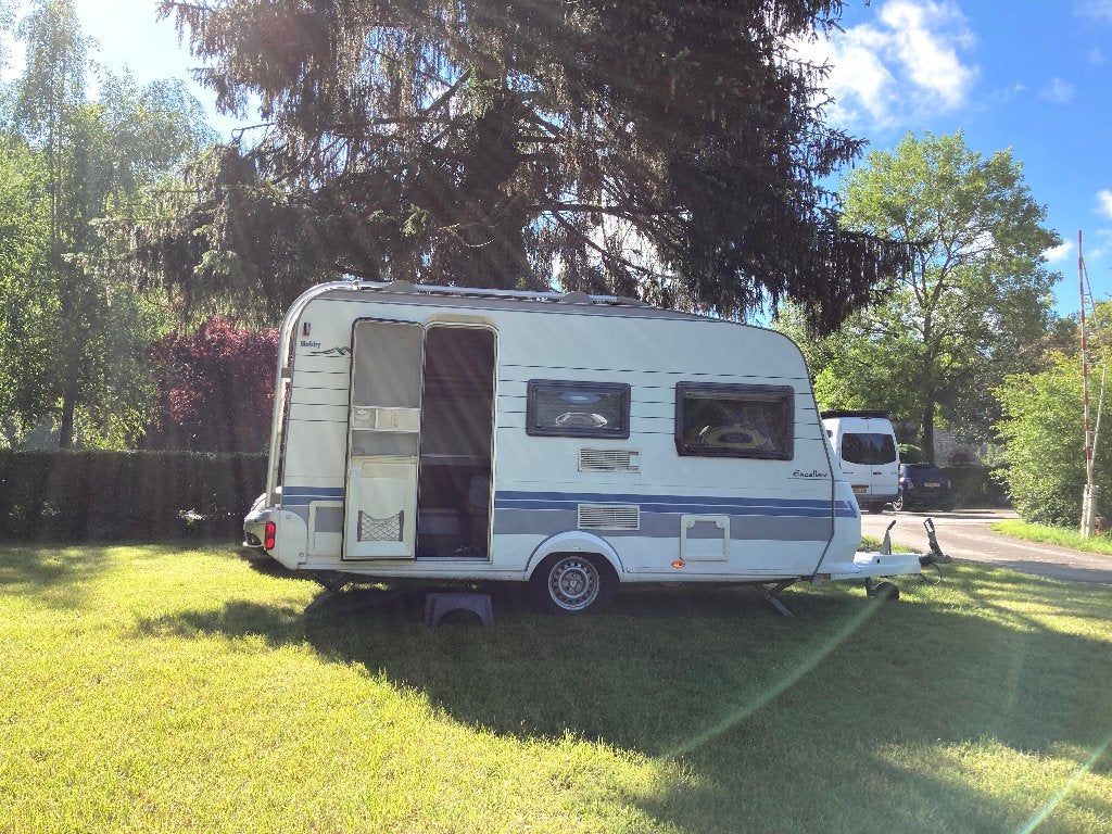 Caravane Hobby Excellent Easy 400 – 2004, 4 à 5 mètres, Hobby, Lit transversal, Particulier