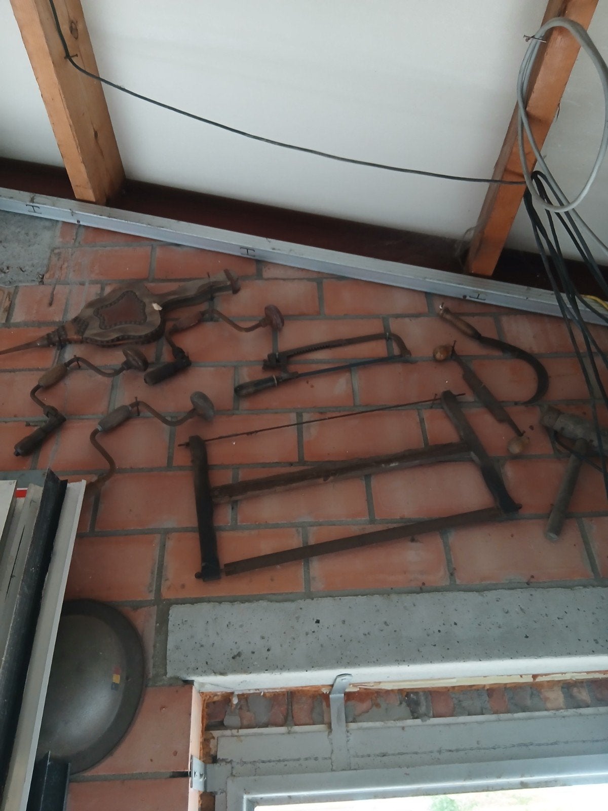 antiek handgereedschap, Enlèvement