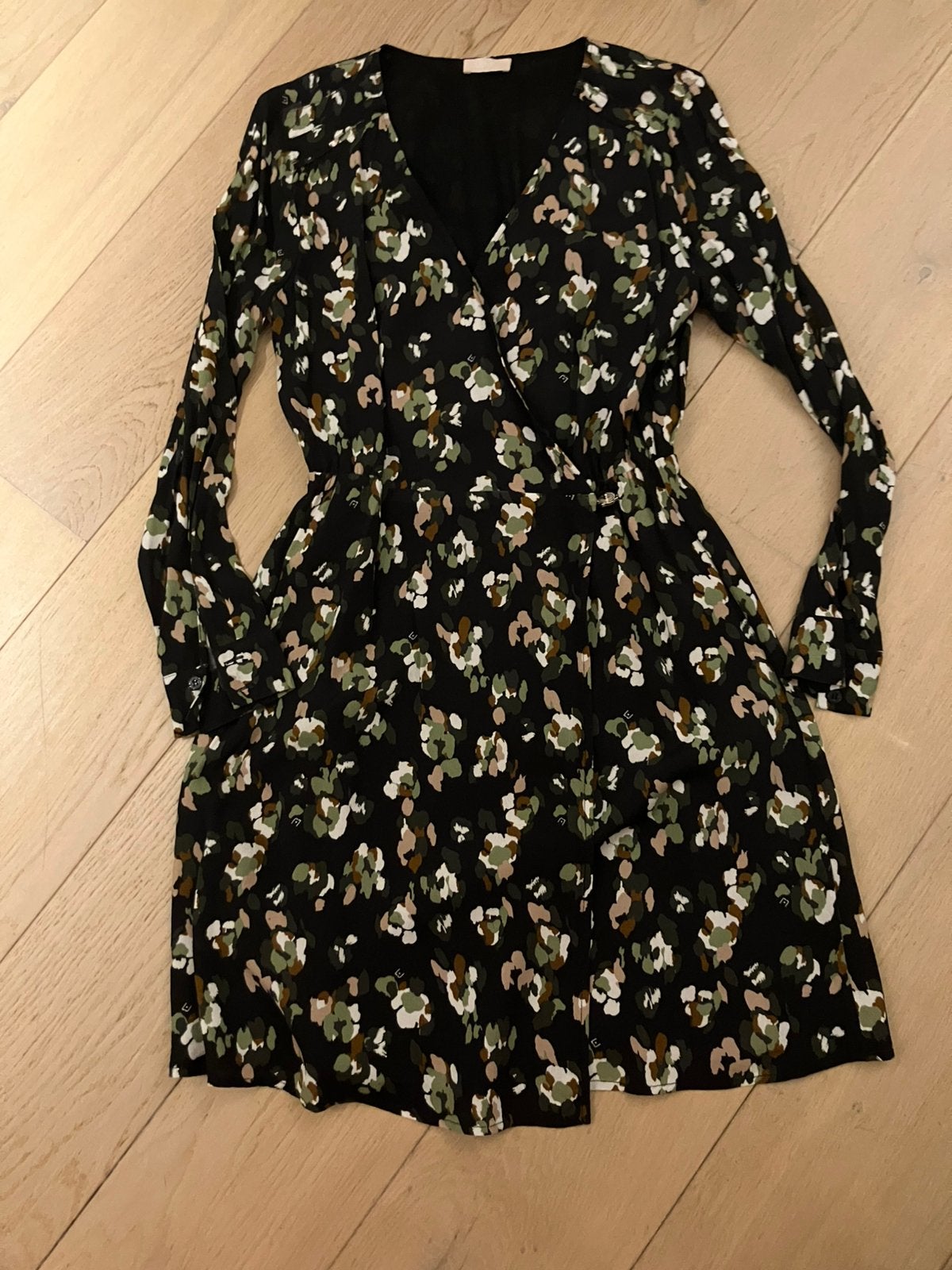 Kleedje “Liu jo” met bloemen, Maat 38/40 (M), Meerkleurig, Ophalen of Verzenden, Gedragen
