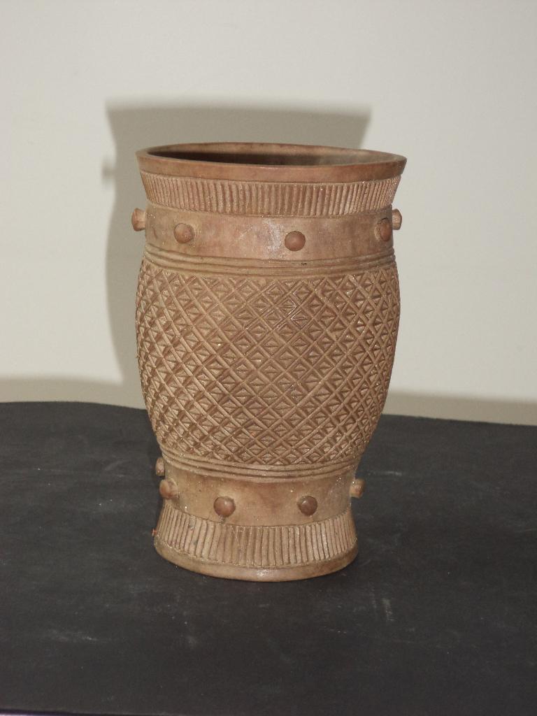 Kongo fijn gesneden KUBA palmwijn beker hout MUSHENGE Kuete, Antiek en Kunst, Ophalen of Verzenden, Hout