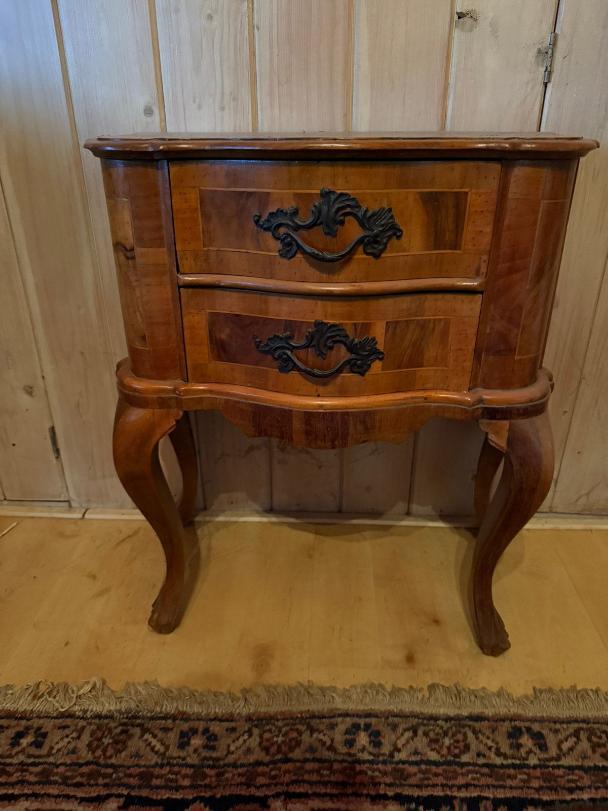 commode of nachtkastje in  Louis XV-stijl,  'bombé, Antiek en Kunst, Ophalen