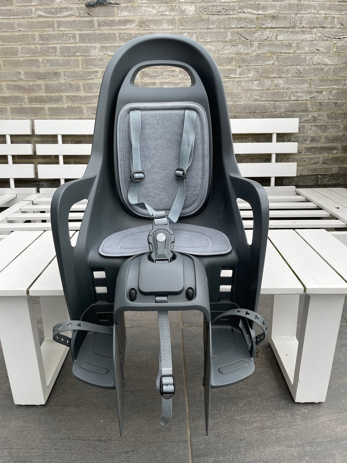 Polisport Groovy Fietsstoel - Grijs, Fietsen en Brommers, Ophalen, Achterzitje, Voetsteuntjes, 9 t/m 18 kg